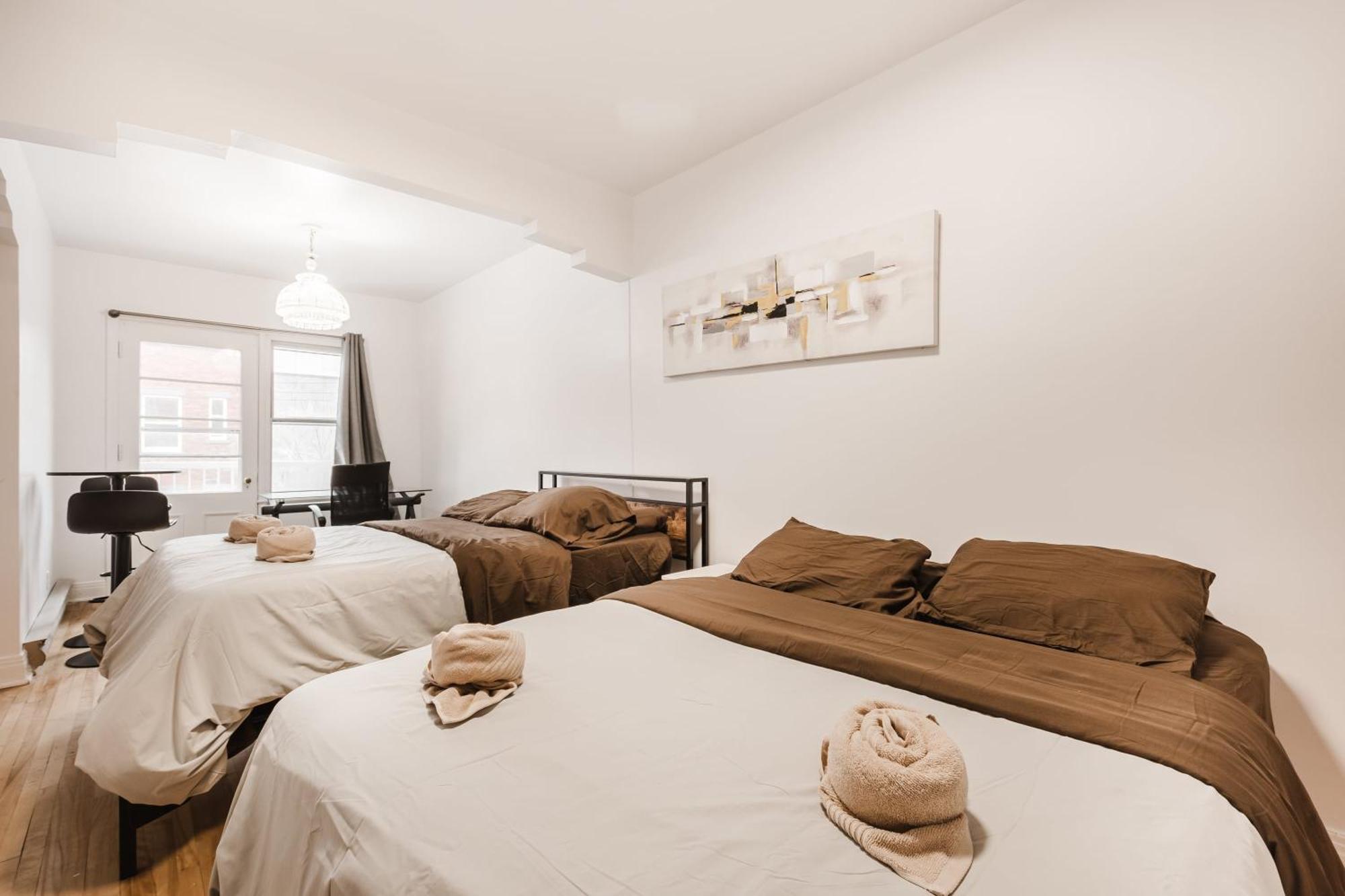 One Bedroom With Balcony - 2159-03 * Montréal